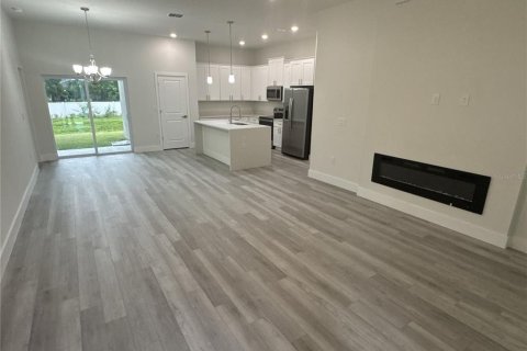House in North Port, Florida 4 bedrooms, 157.47 sq.m. № 2393887 - photo 3
