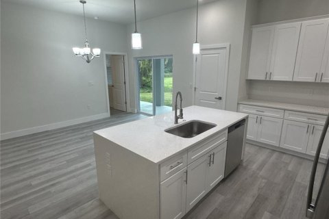 House in North Port, Florida 4 bedrooms, 157.47 sq.m. № 2393887 - photo 8