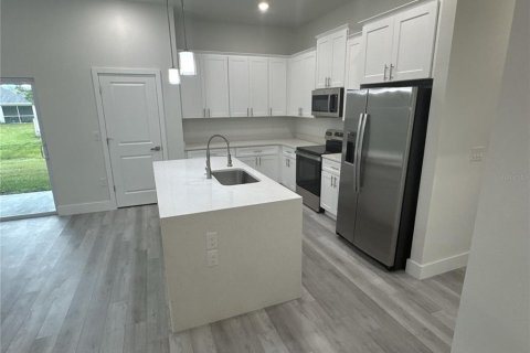 House in North Port, Florida 4 bedrooms, 157.47 sq.m. № 2393887 - photo 6