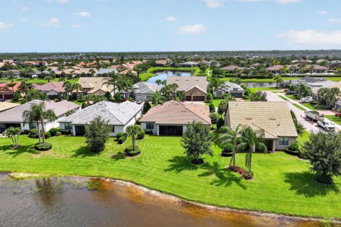 House in Port St. Lucie, Florida 3 bedrooms, 231.14 sq.m. № 2249944 - photo 5