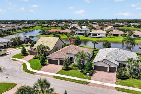 House in Port St. Lucie, Florida 3 bedrooms, 231.14 sq.m. № 2249944 - photo 4