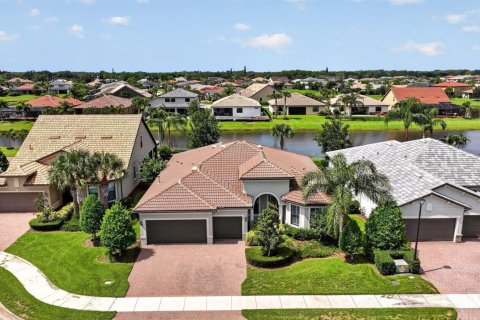 House in Port St. Lucie, Florida 3 bedrooms, 231.14 sq.m. № 2249944 - photo 2