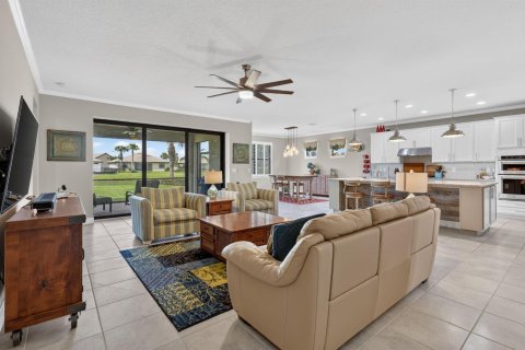 House in Port St. Lucie, Florida 3 bedrooms, 231.14 sq.m. № 2249944 - photo 11