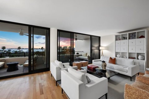Condo in Sarasota, Florida, 2 bedrooms  № 1853559 - photo 9