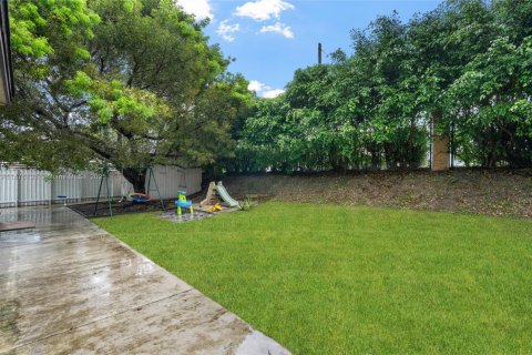 Casa en venta en Miami, Florida, 5 dormitorios, 241.36 m2 № 1896150 - foto 28
