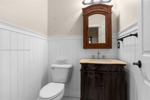 Casa en venta en Miami, Florida, 5 dormitorios, 241.36 m2 № 1896150 - foto 13