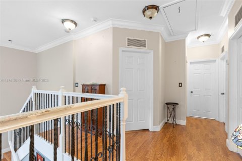 Casa en venta en Miami, Florida, 5 dormitorios, 241.36 m2 № 1896150 - foto 18
