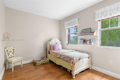 Casa en venta en Miami, Florida, 5 dormitorios, 241.36 m2 № 1896150 - foto 24