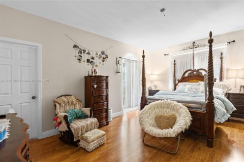 Casa en venta en Miami, Florida, 5 dormitorios, 241.36 m2 № 1896150 - foto 19