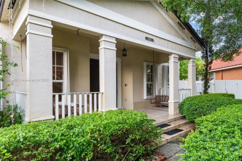 Casa en venta en Miami, Florida, 5 dormitorios, 241.36 m2 № 1896150 - foto 3