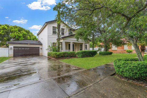 Casa en venta en Miami, Florida, 5 dormitorios, 241.36 m2 № 1896150 - foto 2