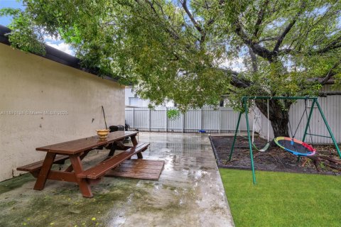 Casa en venta en Miami, Florida, 5 dormitorios, 241.36 m2 № 1896150 - foto 27