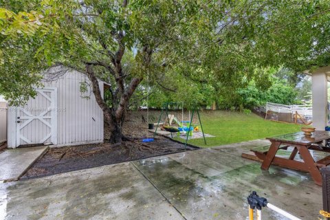 Casa en venta en Miami, Florida, 5 dormitorios, 241.36 m2 № 1896150 - foto 29