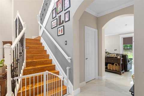 Casa en venta en Miami, Florida, 5 dormitorios, 241.36 m2 № 1896150 - foto 17