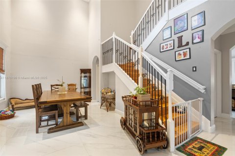 Casa en venta en Miami, Florida, 5 dormitorios, 241.36 m2 № 1896150 - foto 6