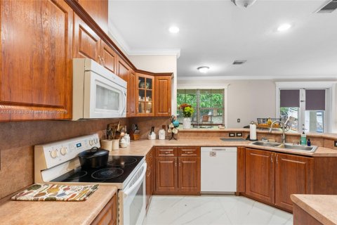 Casa en venta en Miami, Florida, 5 dormitorios, 241.36 m2 № 1896150 - foto 14