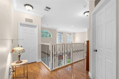 Casa en venta en Miami, Florida, 5 dormitorios, 241.36 m2 № 1896150 - foto 23