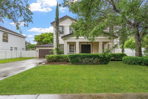 Casa en venta en Miami, Florida, 5 dormitorios, 241.36 m2 № 1896150 - foto 1