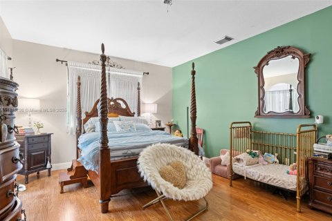 Casa en venta en Miami, Florida, 5 dormitorios, 241.36 m2 № 1896150 - foto 21