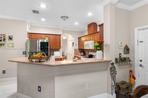 Casa en venta en Miami, Florida, 5 dormitorios, 241.36 m2 № 1896150 - foto 16