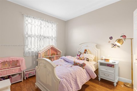 Casa en venta en Miami, Florida, 5 dormitorios, 241.36 m2 № 1896150 - foto 26