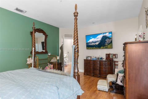Casa en venta en Miami, Florida, 5 dormitorios, 241.36 m2 № 1896150 - foto 22