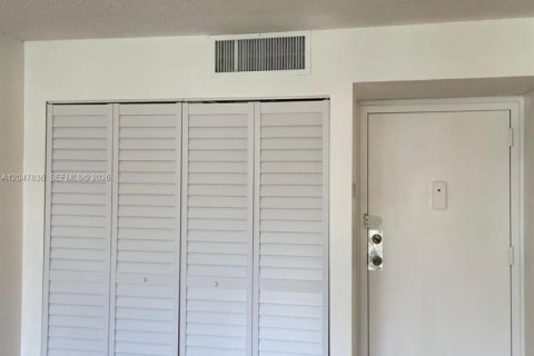 Copropriété à louer à Sunny Isles Beach, Floride: 1 chambre, 71.26 m2 № 2260867 - photo 17