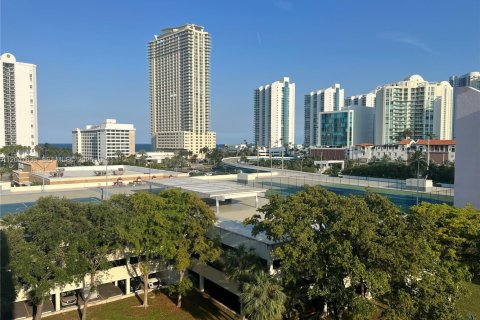 Copropriété à louer à Sunny Isles Beach, Floride: 1 chambre, 71.26 m2 № 2260867 - photo 2