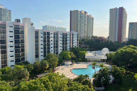 Condo in Sunny Isles Beach, Florida, 1 bedroom  № 2260867