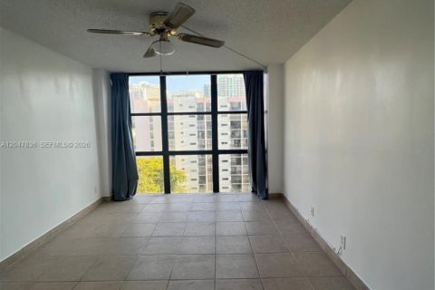 Copropriété à louer à Sunny Isles Beach, Floride: 1 chambre, 71.26 m2 № 2260867 - photo 10