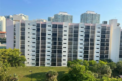 Copropriété à louer à Sunny Isles Beach, Floride: 1 chambre, 71.26 m2 № 2260867 - photo 3