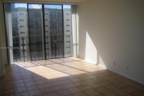 Copropriété à louer à Sunny Isles Beach, Floride: 1 chambre, 71.26 m2 № 2260867 - photo 4