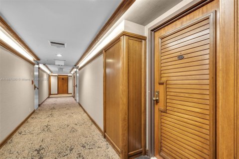 Condo in Miami, Florida, 2 bedrooms  № 1944455 - photo 4