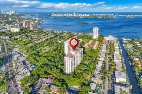Condo in Miami, Florida, 2 bedrooms  № 1944455 - photo 27
