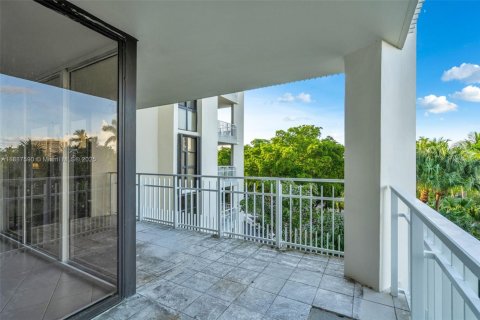 Condo in Miami, Florida, 2 bedrooms  № 1944455 - photo 17