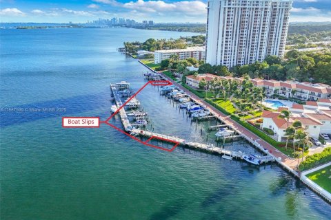 Condo in Miami, Florida, 2 bedrooms  № 1944455 - photo 23