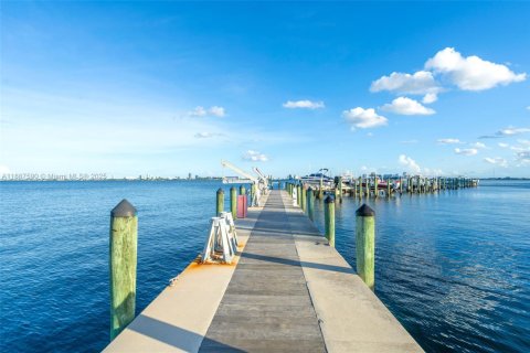 Condo in Miami, Florida, 2 bedrooms  № 1944455 - photo 21
