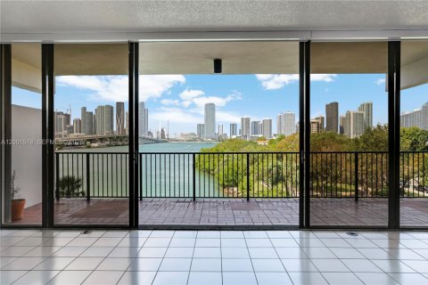 Купить кондоминиум в Майами, Флорида 2 спальни, 127.28м2, № 2067644 - фото 5