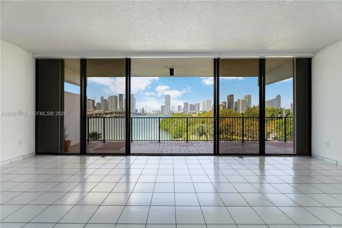 Купить кондоминиум в Майами, Флорида 2 спальни, 127.28м2, № 2067644 - фото 11