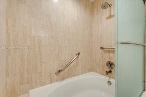 Купить кондоминиум в Майами, Флорида 2 спальни, 127.28м2, № 2067644 - фото 30