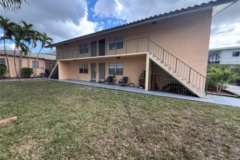 House in Miami Springs, Florida 2 bedrooms, 83.61 sq.m. № 2000826 - photo 2