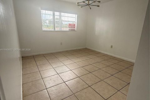House in Miami Springs, Florida 2 bedrooms, 83.61 sq.m. № 2000826 - photo 11