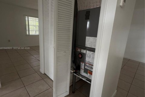 House in Miami Springs, Florida 2 bedrooms, 83.61 sq.m. № 2000826 - photo 8