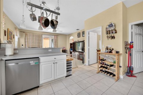 Villa ou maison à vendre à Cutler Bay, Floride: 4 chambres, 199.46 m2 № 1986213 - photo 16