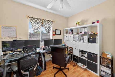 Villa ou maison à vendre à Cutler Bay, Floride: 4 chambres, 199.46 m2 № 1986213 - photo 21