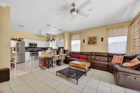 Villa ou maison à vendre à Cutler Bay, Floride: 4 chambres, 199.46 m2 № 1986213 - photo 10