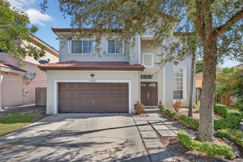 Villa ou maison à vendre à Cutler Bay, Floride: 4 chambres, 199.46 m2 № 1986213 - photo 1