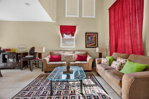 Villa ou maison à vendre à Cutler Bay, Floride: 4 chambres, 199.46 m2 № 1986213 - photo 8