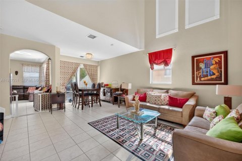 Villa ou maison à vendre à Cutler Bay, Floride: 4 chambres, 199.46 m2 № 1986213 - photo 6