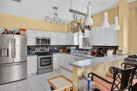 Villa ou maison à vendre à Cutler Bay, Floride: 4 chambres, 199.46 m2 № 1986213 - photo 13